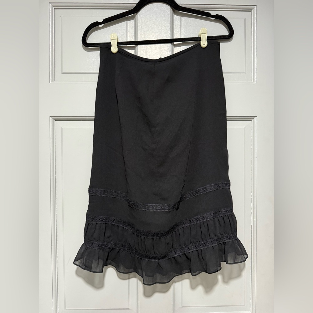Apostrophe Classic Black Skirr
